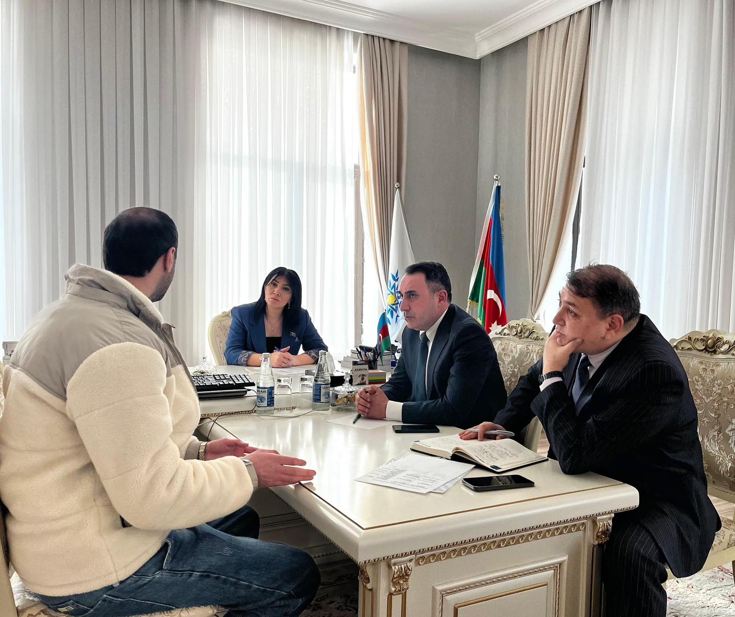 Deputat Elnarə Akimova vətəndaşlarla növbəti qəbulu keçirdi (FOTO)